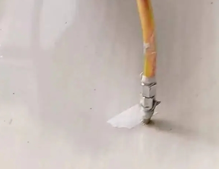 鄢陵瓷砖空鼓维修公司专业解答在瓷砖铺贴过程中，如果使用的砂料过粗（如全部使用了粗砂），可能会导致以下问题